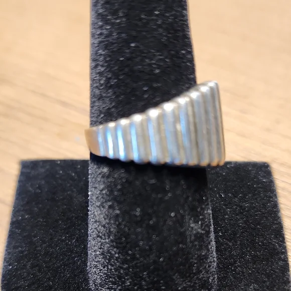 Silver Ribbed Ring - Picture 4 of 7